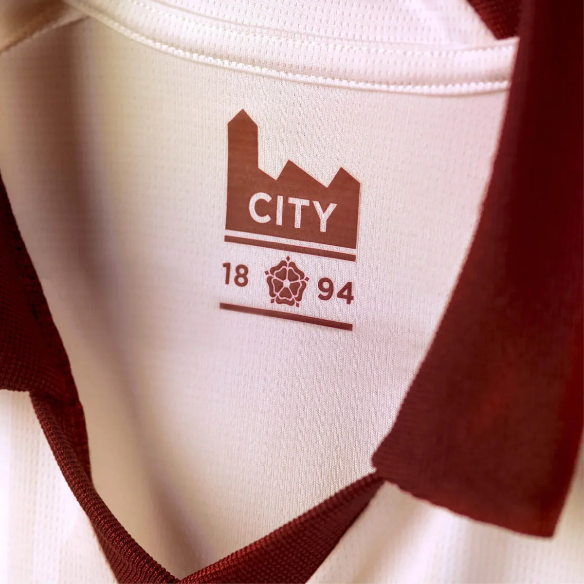 Nova Camisa Manchester City 2 Branca 2023/24 Feminina - Image 5