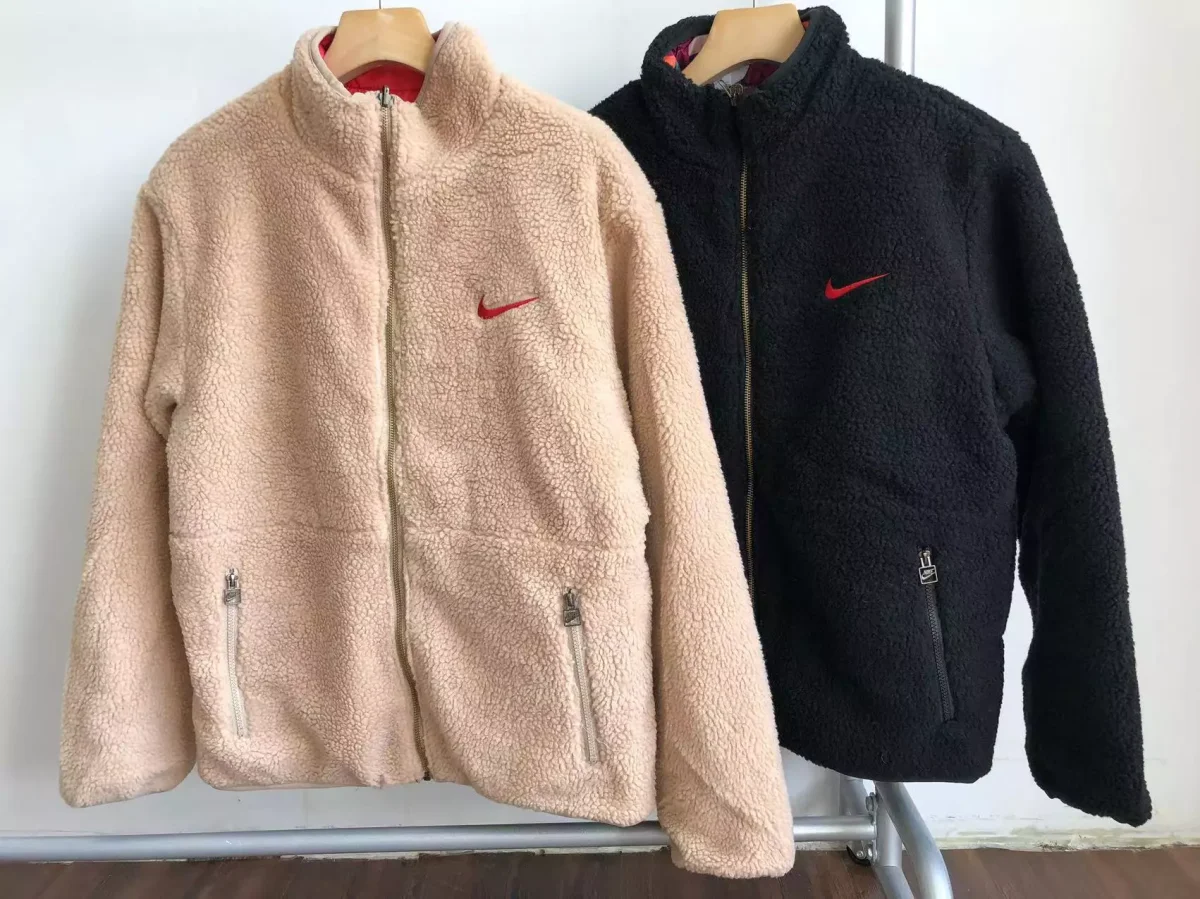 Casaco de Frio Nike Lã Reversível Preto/Bege Leap High Just do It - Image 2